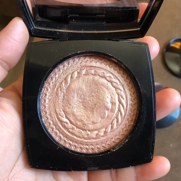 Chanel Eclat Magnetique De Chanel Highlighter Metal Peach EUC - Picture 8 of 10